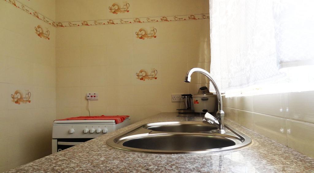 Skyblue Guesthouse - Self Catering باي سانت آن الغرفة الصورة