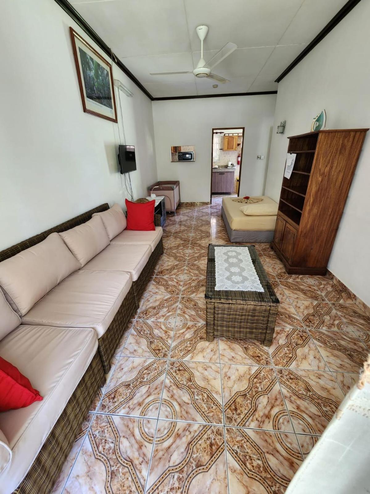 Skyblue Guesthouse - Self Catering باي سانت آن المظهر الخارجي الصورة
