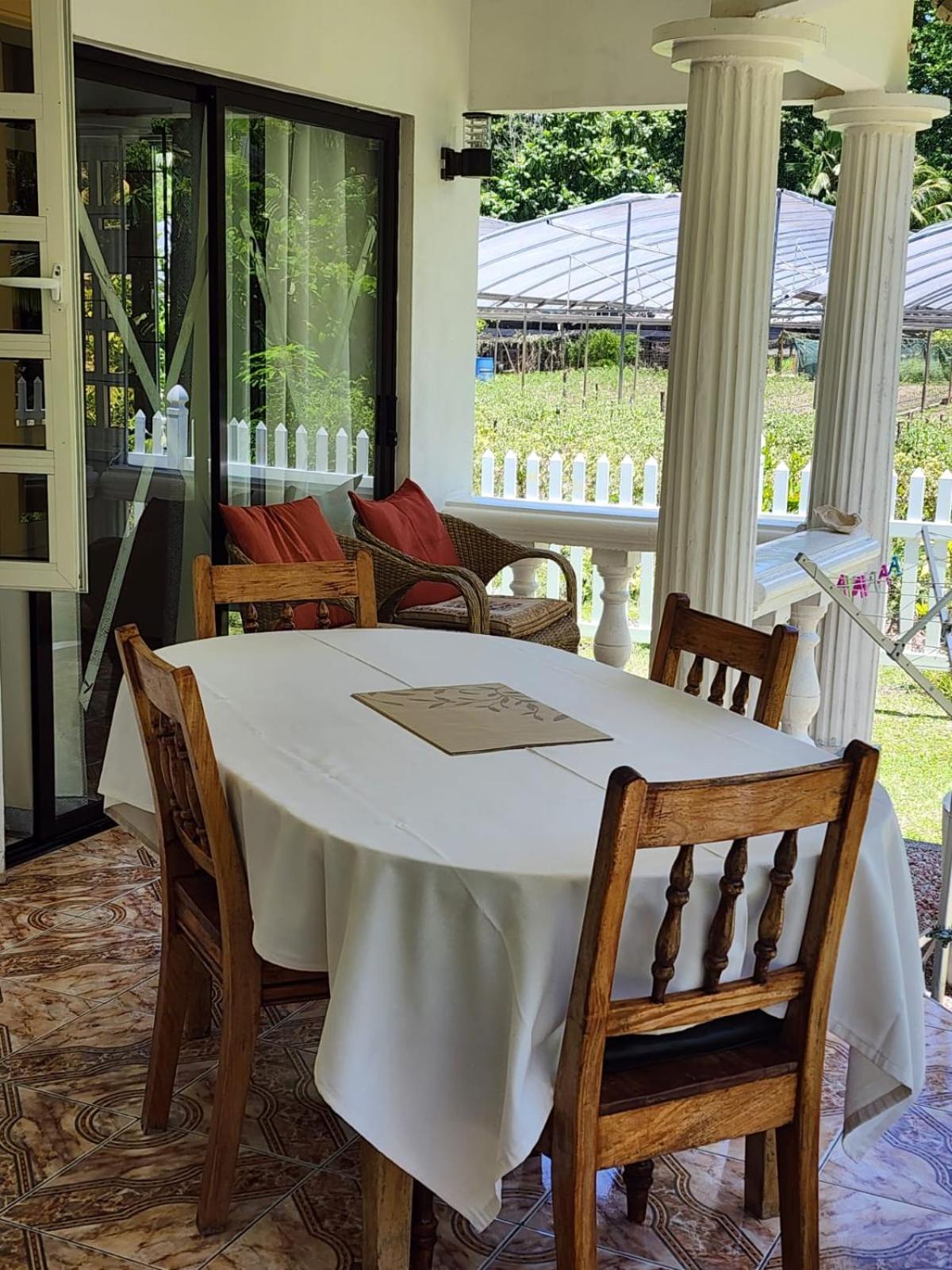 Skyblue Guesthouse - Self Catering باي سانت آن المظهر الخارجي الصورة